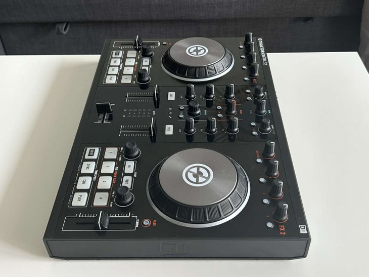 Traktor control s2 mk2 + licence - Imagen por defecto