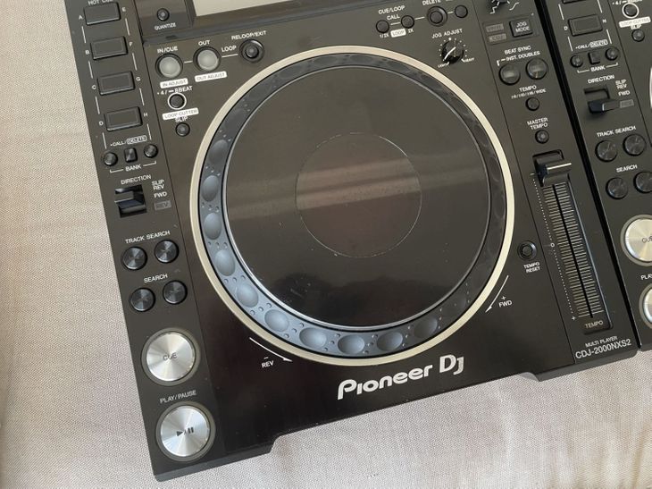 a pair of pioneer cdj 2000 nxs2 - Bild2