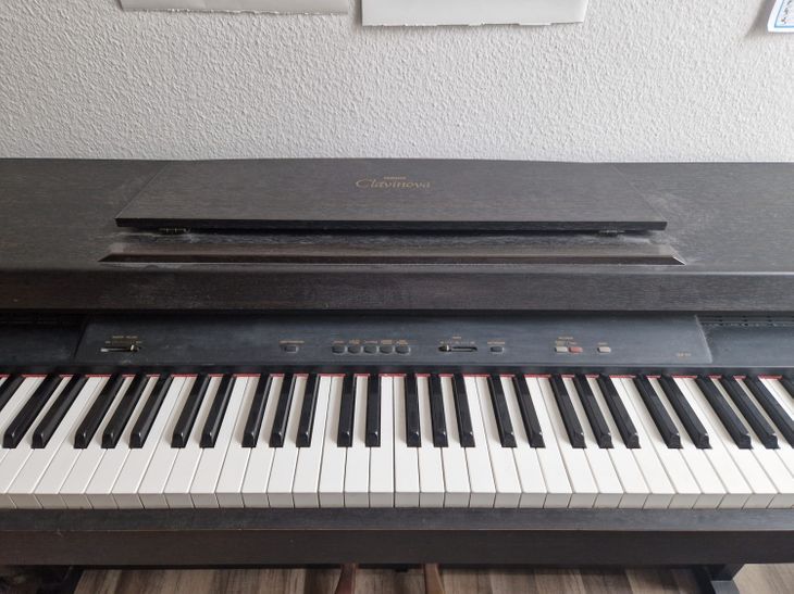 Yamaha Clavinova CLP 311 - Image2