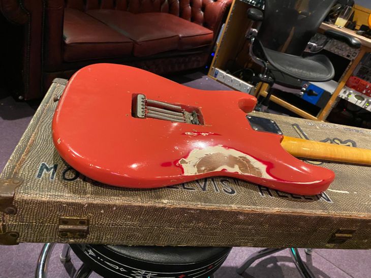 1961 Fender Stratocaster Fiesta Red Vintage Guitar - Imagen por defecto