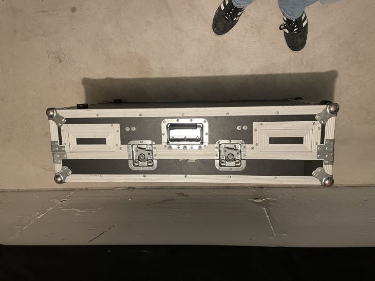 Professional flight-case. Good conditions - Imagen por defecto