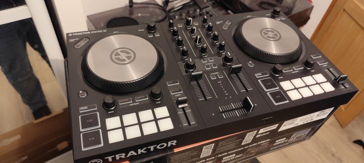 Native instruments Traktor Kontrol S2 mk3 - Imagen por defecto