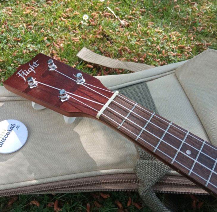 Ukelele soprano caoba maciza Flight MUS 2 - Imagen3