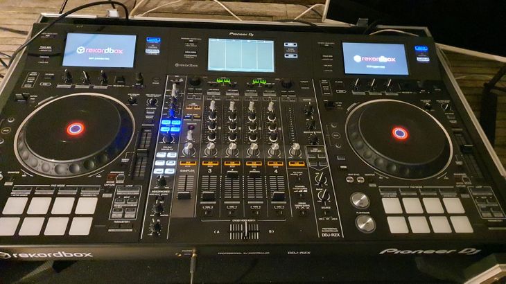 Pioneer ddj-rzx avec flycase et decksaver inclus - Imagen por defecto