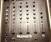 Table de mixage USB Numark M6 (acheté en août 2023).
 - Image