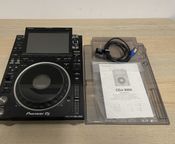 Pioneer DJ CDJ-3000 with decksaver
 - Image