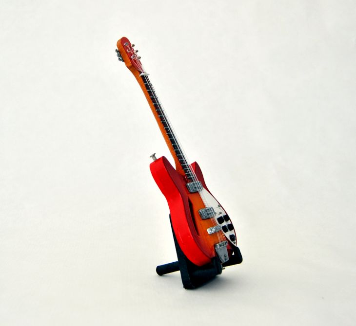 Guitarra Miniatura. Mod. Tom Petty. 15,8 cm - Image4