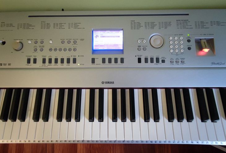 Piano digital YAMAHA DGX-640 - Imagen3