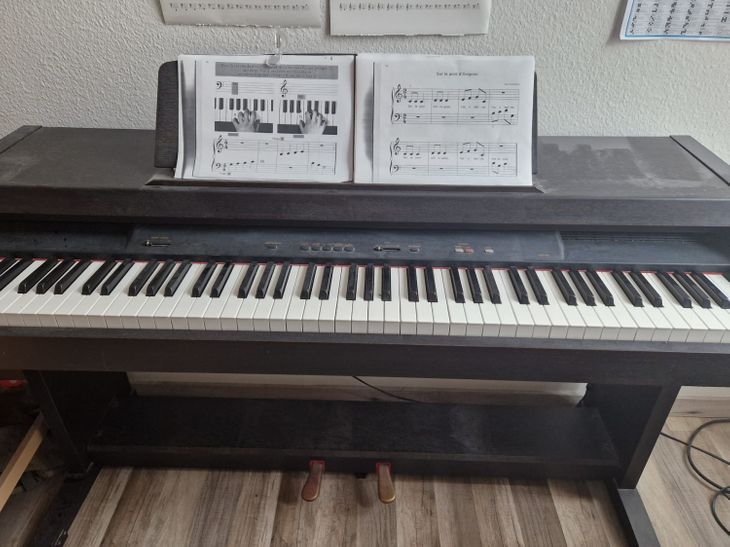 Yamaha Clavinova CLP 311 - Image5