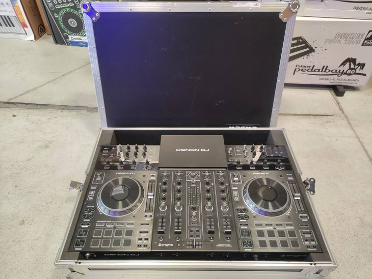 Denon Prime 4 with Magma flightcase - Imagen6