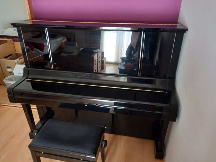 Piano vertical Yamaha UX3 - Imagen por defecto