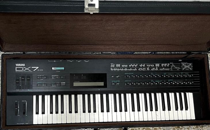 YAMAHA DX7 II D + Yamaha PSR E323 (GRATIS) - Bild2