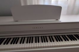 YAMAHA CLAVINOVA CLP-535 DE MUEBLE BLANCO - Image
