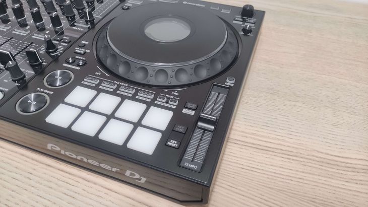 Pioneer DJ DDJ-1000 con Decksaver - Imagen4