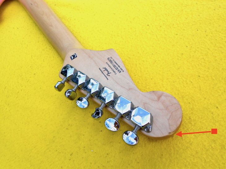 Squier Fender Mini Hello Kitty stratocaster guitar - Imagen6