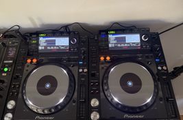 un par de CDJ-2000 Nexus - Imagen