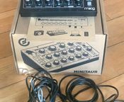 Moog Minitaur Bass Synthesizer, original packaging, incl. Cable
 - Image