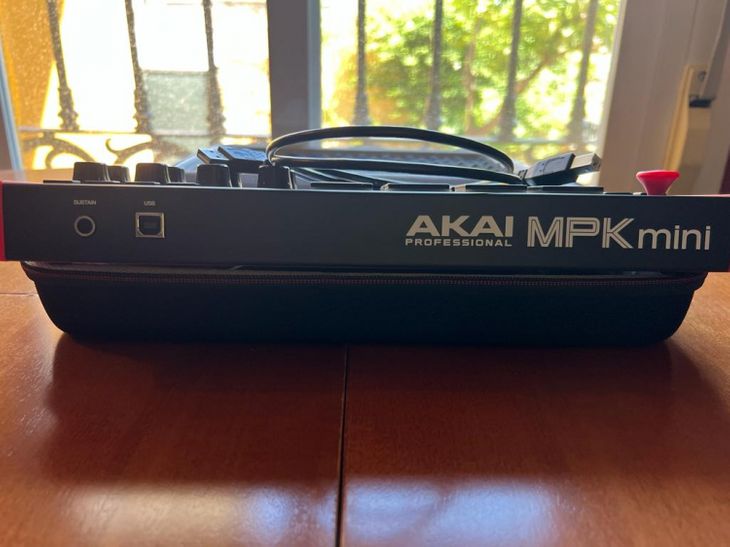 Teclado MIDI Akai MPK Mini - Imagen5
