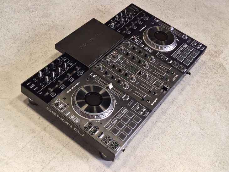 Denon DJ Prime 4 with Decksaver - Imagen2