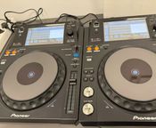 a pair of xdj 1000 - Imagen