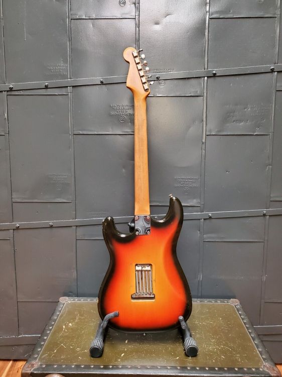 Vintage 1965 Fender Stratocaster electric guitar - Imagen4