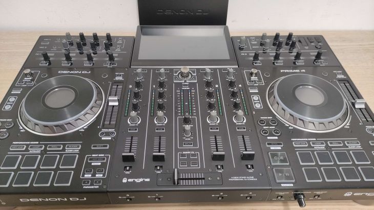 Denon DJ Prime 4 con decksaver - Bild3