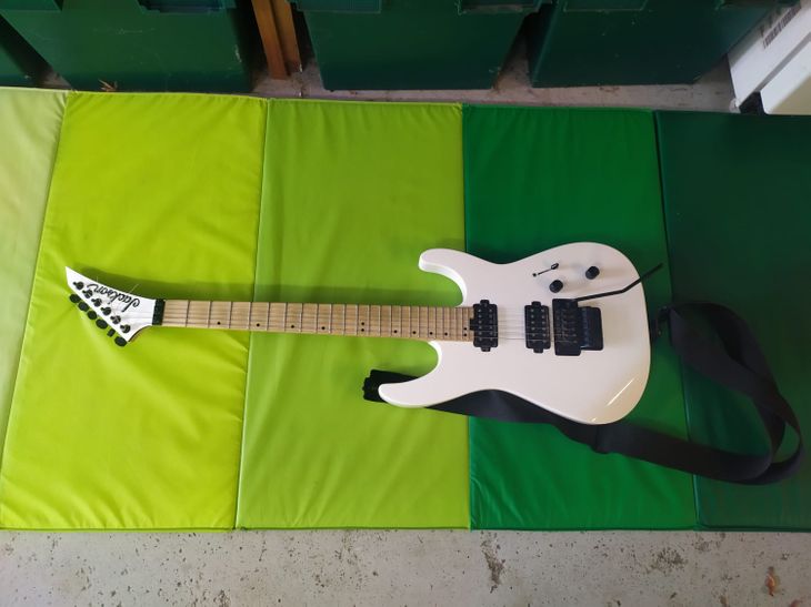 Guitarra Jackson pro DK2M Dinky Snow White. - Imagen2