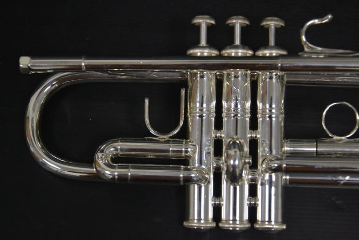 Trompeta DO Bach Stradivarius 239 Corporation - Imagen5