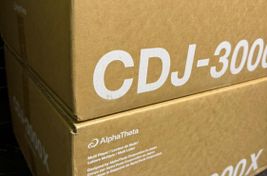 ZU VERKAUFEN CDJ 3000X NAGELNEU VERSIEGELT
 - Bild