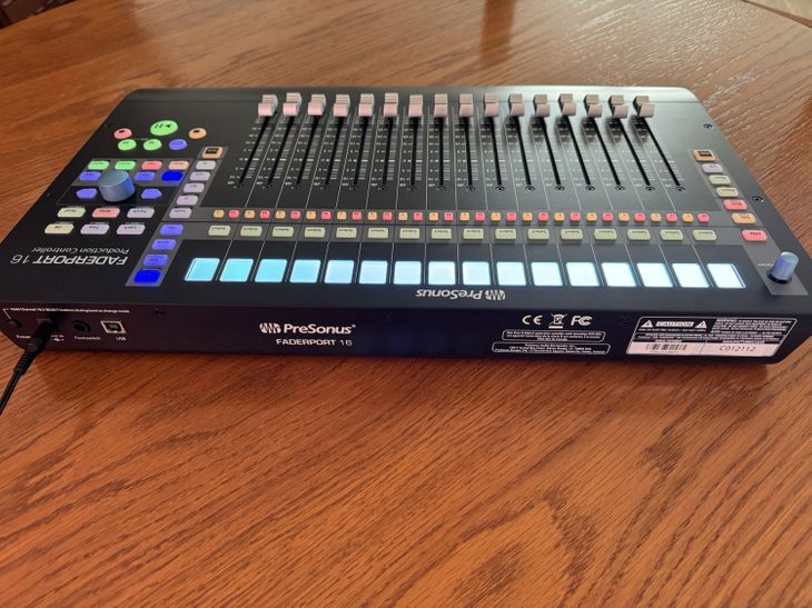 Vente d'une Presonus Faderport 16 - Immagine5