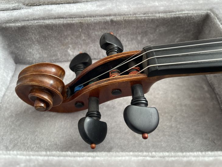100% hand-crafted master Violin 4/4 (Romania) - Image2