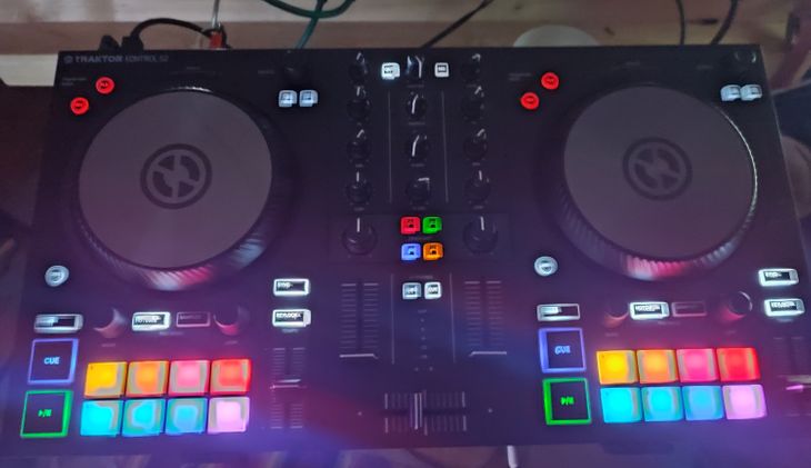 TRAKTOR KONTROL S2 MK3 - Imagen por defecto