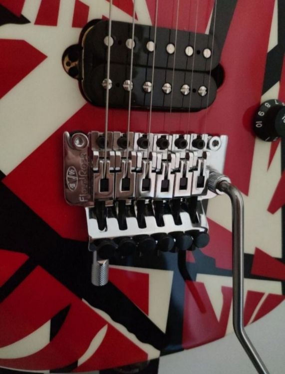 EVH Striped Series RWB - Imagen2