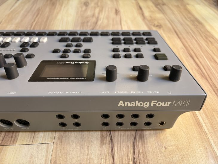 Elektron Analog Four MKII 4-Voice Tabletop Analog - Imagen6