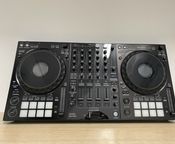Pioneer DJ DDJ-1000 con Decksaver y funda - Imagen