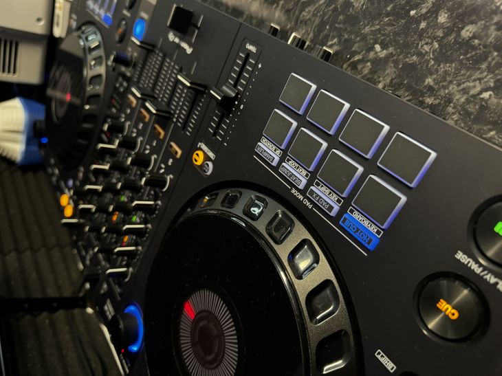 Controladora Pioneer DDJ FLX6 - Imagen por defecto