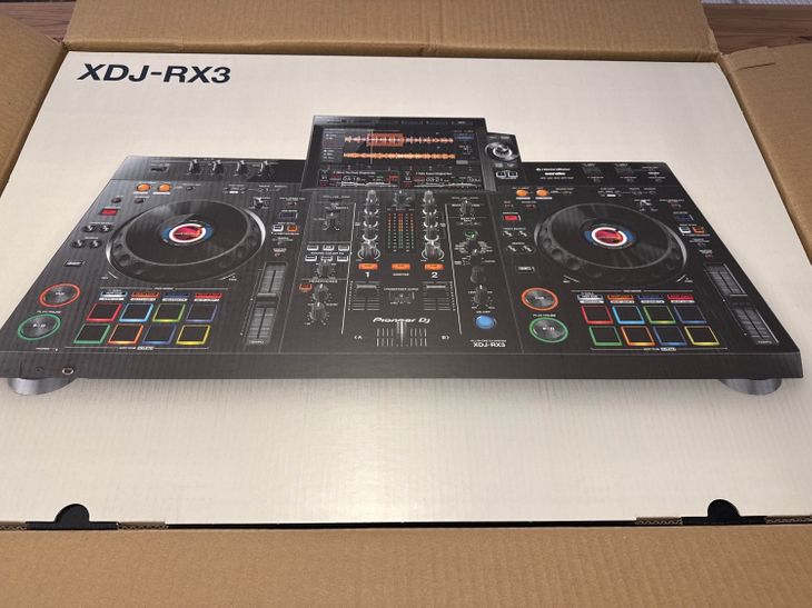 Pioneer DJ XDJ-RX3 con maleta UDG - Imagen6