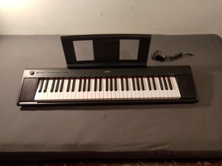 Piano digital Yamaha Piaggero NP-12 Black - Immagine2