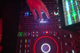 Denon DJ Prime 4 + - Bild