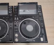 2x Pioneer DJ CDJ-3000
 - Bild