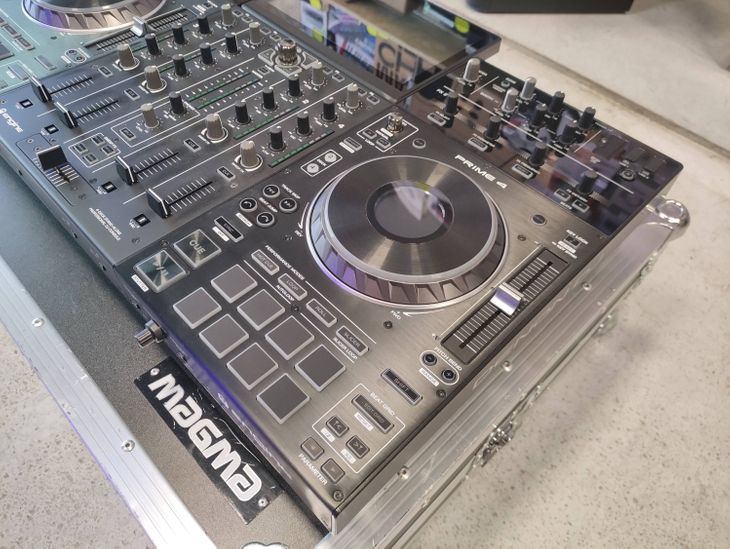 Denon Prime 4 with Magma flightcase - Imagen4