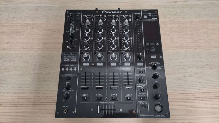 Pioneer DJM-850 - Imagen por defecto