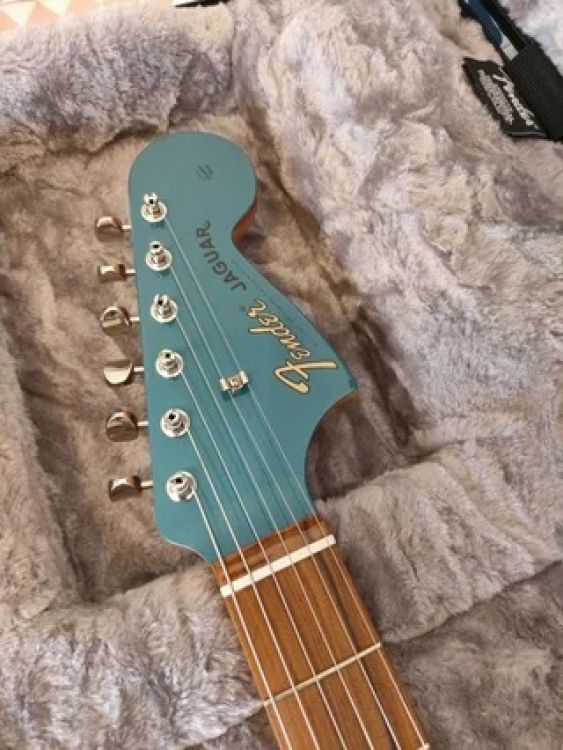 Fender Vintera '60s Jaguar with Pau Ferro Fretboar - Bild3