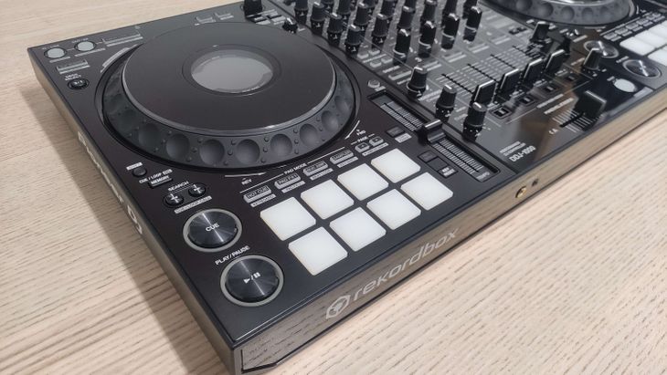 Pioneer DJ DDJ-1000 con Decksaver - Image2