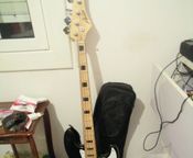 Bass in very good condition
 - Image