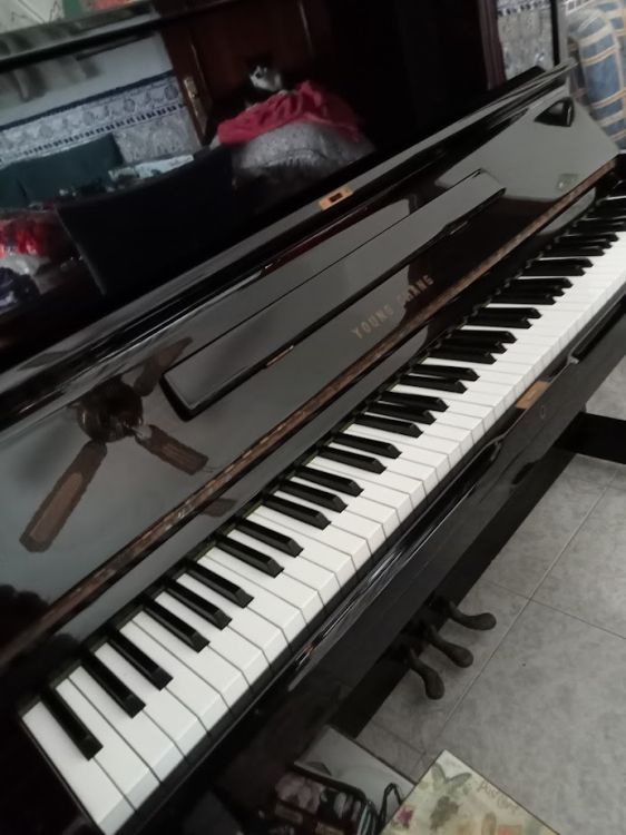 SE VENDE PIANO VERTICAL YOUNG CHANG - Imagen por defecto