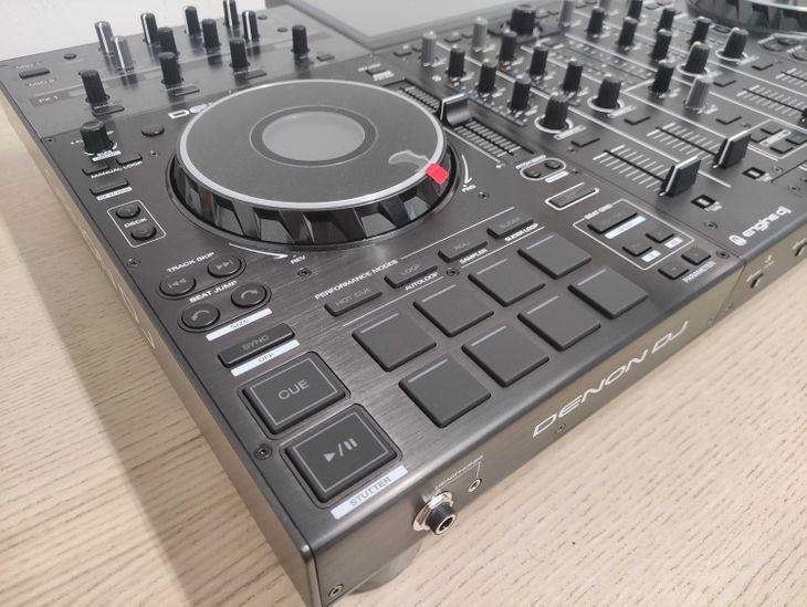 Denon Prime 4+. Como nueva. Con Flightcase. - Imagen2