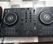 Control ddj 400 in good condition and case
 - Image