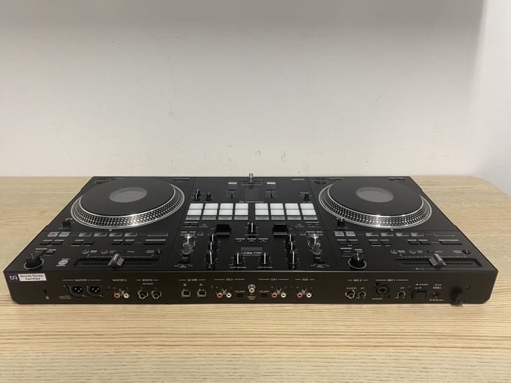 Pioneer DJ DDJ-REV7 con flightcase - Immagine5