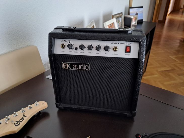 Guitarra eléctrica cort, amplificador ek, cable y - Imagen4